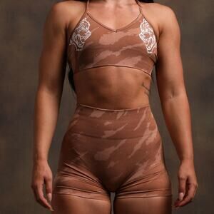 Darc Sport Tale of Two Wolves SOLD OUT Women's Workout Gym Shorts Size Large